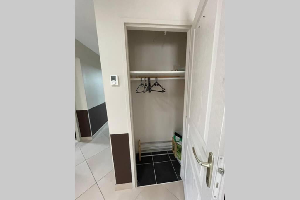 Superbe Appartement Avec 2 Chambres - 9 Personnes - Parking Prive トゥルノン・シュル・ローヌ エクステリア 写真